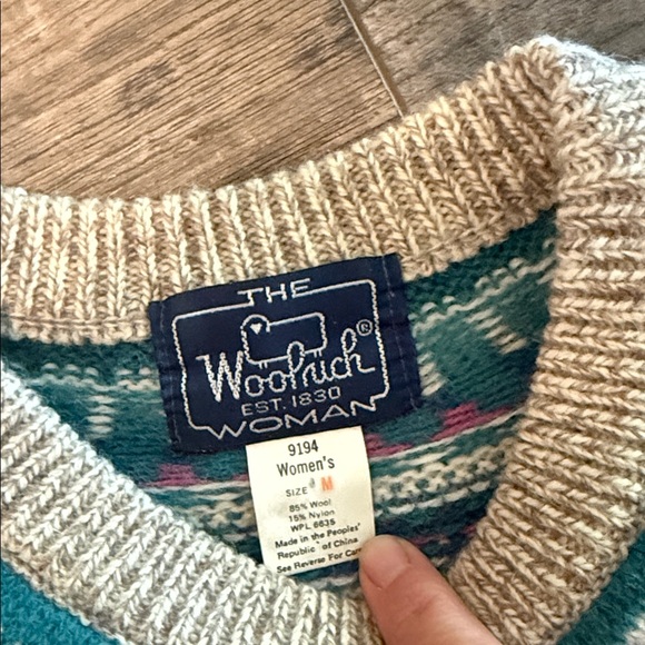 STUNNING Woman’s Woolrich Cream and Teal HearPatterned 85% Wool Crewneck Sweater - Picture 2 of 7